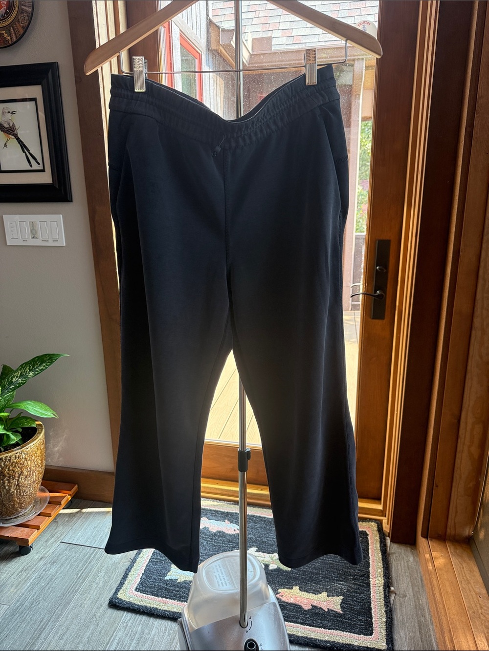 lululemon athletica Black cropped Pants - Wide Leg Joggers (Sz 8)